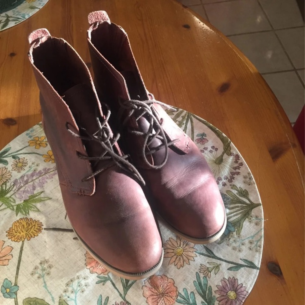 Reef leather boot